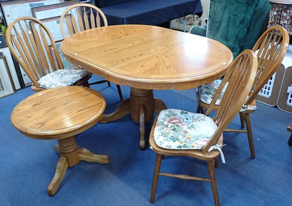 A MODERN OAK CIRCULAR DINING TABLE AND CHAIRS