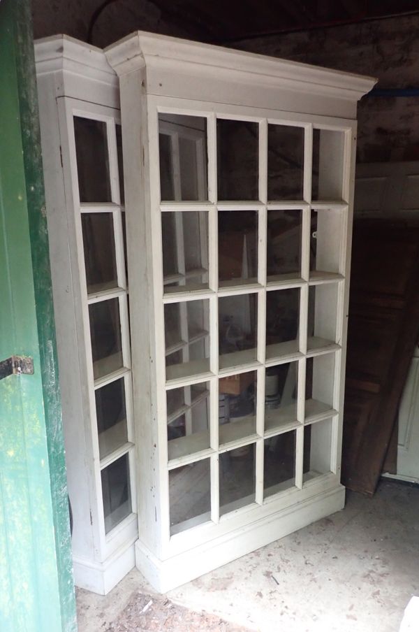 A PAIR OF WHITE PAINTED BOOKCASES OF GEORGIAN STYLE