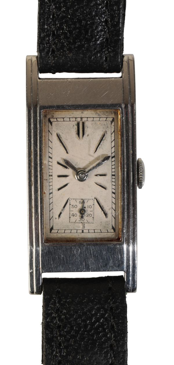 AN ART DECO GENTLEMAN'S STAINLESS STEEL WRISTWATCH