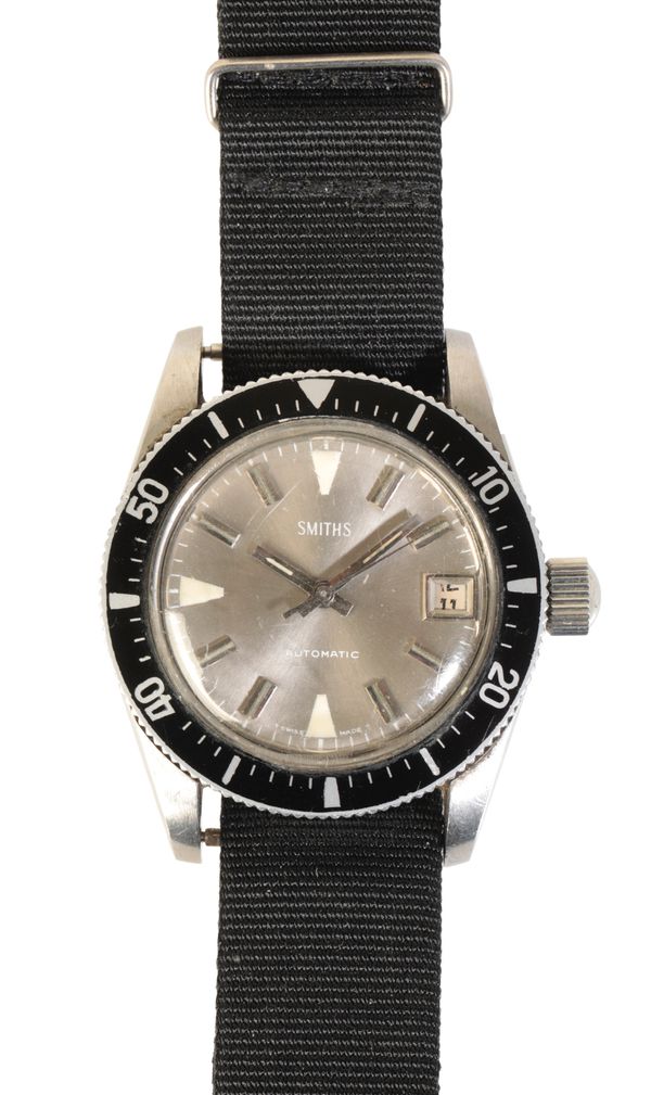 SMITHS: A GENTLEMAN'S STAINLESS STEEL DIVERS WATCH