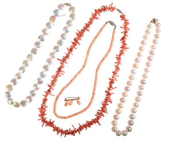 A CULTURED PEARL NECKLACE