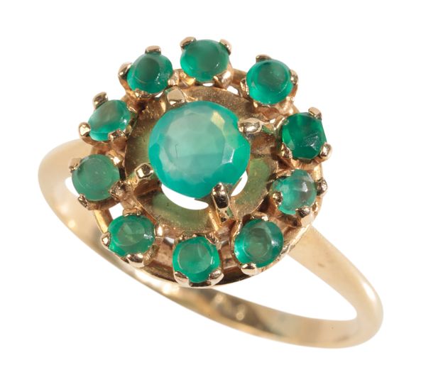 AN EMERALD CLUSTER DRESS RING