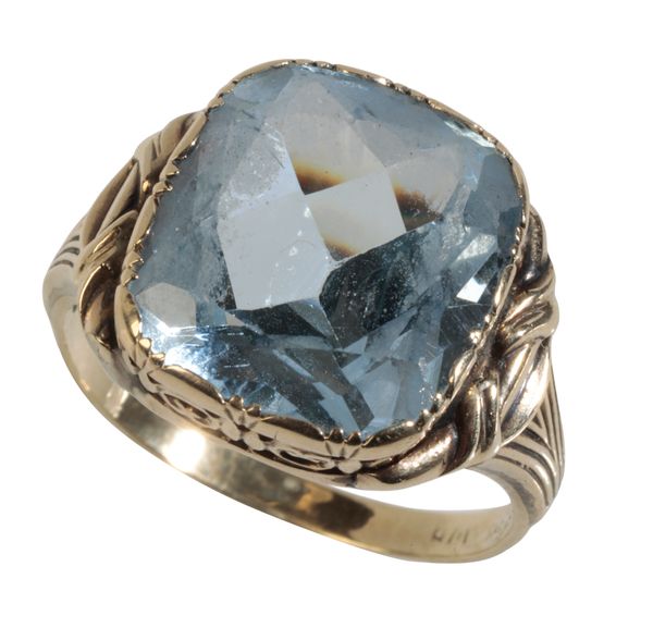 AN "AQUAMARNE" DRESS RING