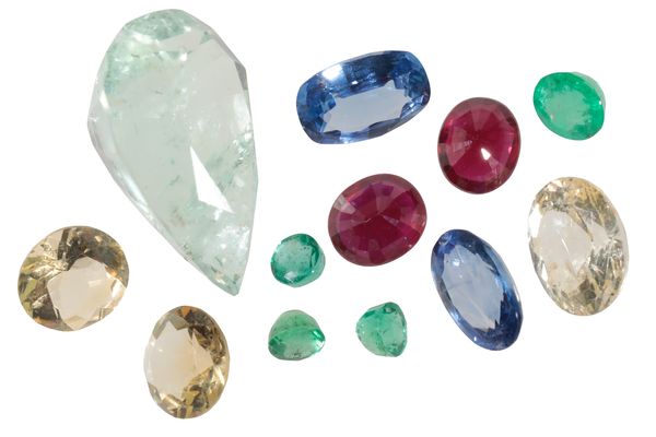 A COLLECTION OF LOOSE PRECIOUS STONES