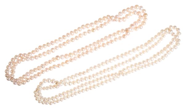 A MODERN SINGLE STRAND CULTURED PEARL NECKLACE