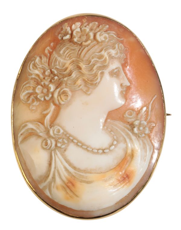 A VICTORIAN CAMEO BROOCH