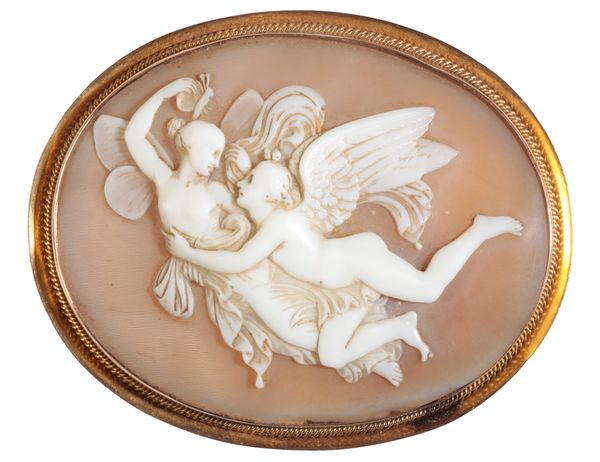 A 19TH CENTURY CAMEO BROOCH