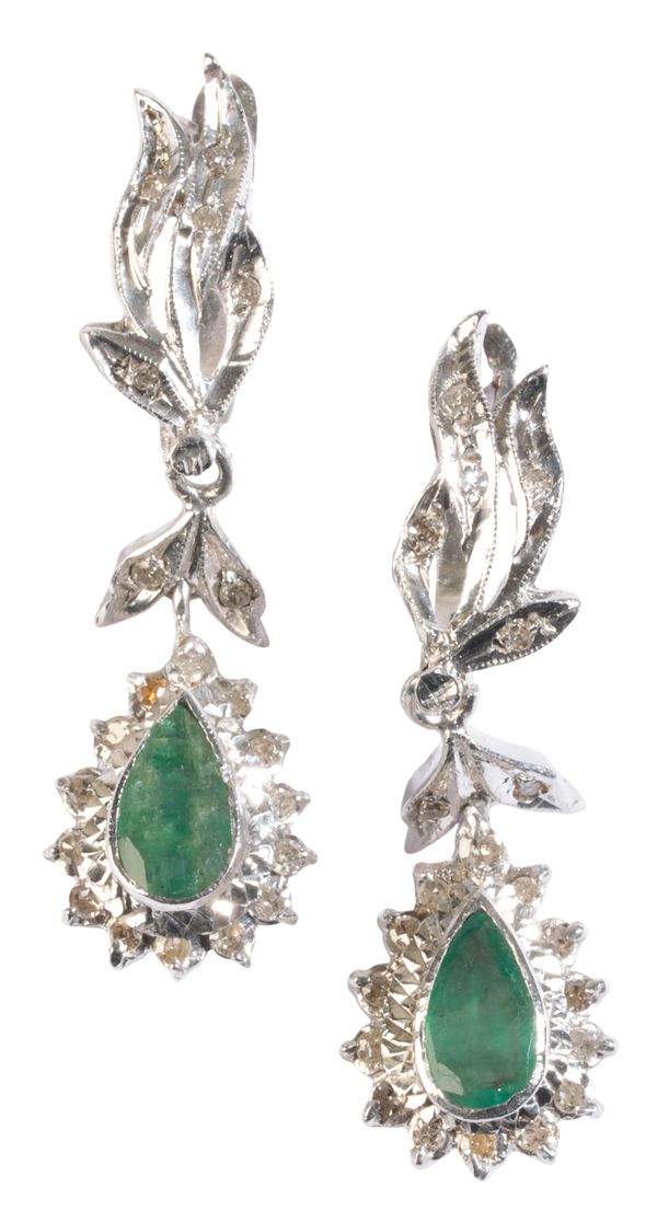 A PAIR OF EMERALD & DIAMOND EARRINGS