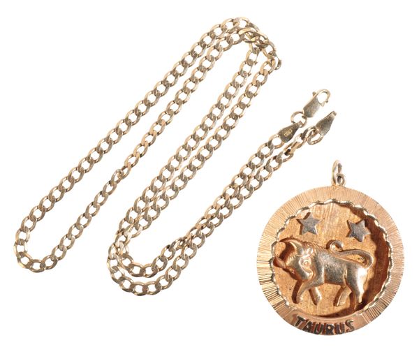 A GOLD ZODIAC PENDANT AND CHAIN