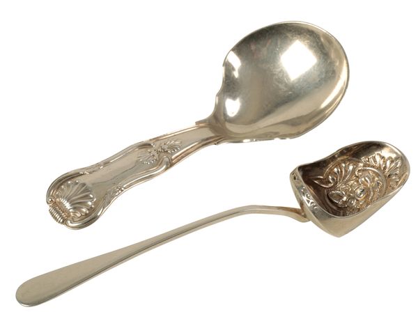 A GEORGE IV SILVER KINGS PATTERN CADDY SPOON
