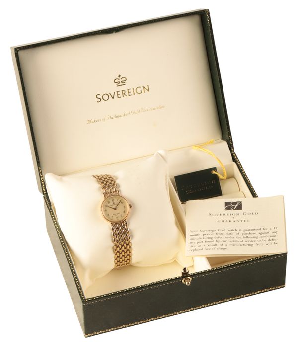 A  9CT GOLD LADY'S SOVEREIGN BRACELET WATCH