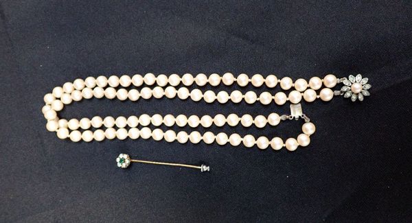 A DOUBLE STRAND SIMULATED PEARL NECKLACE