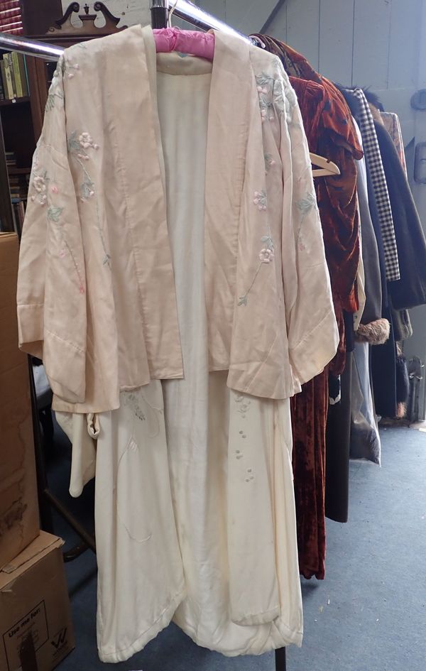 A VINTAGE CREAM EMBROIDERED KIMONO