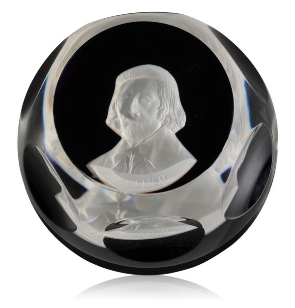 BACCARAT: A LE MEDAILLIER SULPHIDE PAPERWEIGHT, RICHELIEU