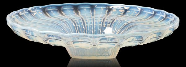 A CHOISY-LE-ROI OPALESCENT GLASS 'SEAWEED' SEAFOOD FOOTED BOWL