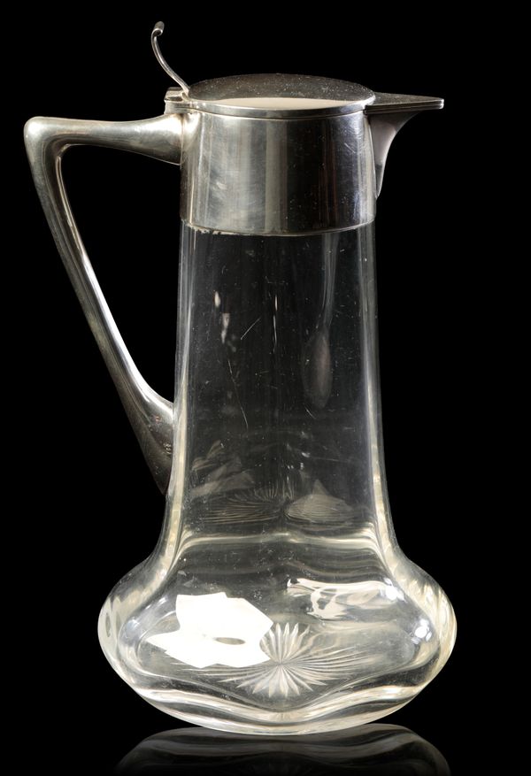 AN EARLY 20TH CENTURY SILVER MOUNTED CRYSTAL CLARET JUG