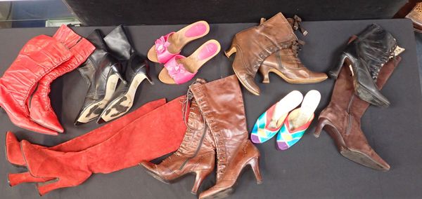 A COLLECTION OF VINTAGE SHOES AND BOOTS