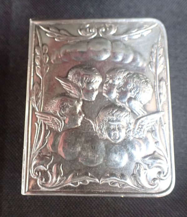 AN ELIZABETH II SILVER PILL BOX OF VICTORIAN DESIGN