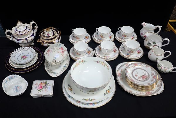 A QUANTITY OF ROYAL WORCESTER  FINE BONE CHINA