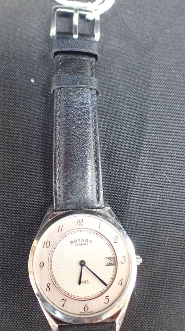 A GENTS ROTARY QUARTZ WRISTWATCH