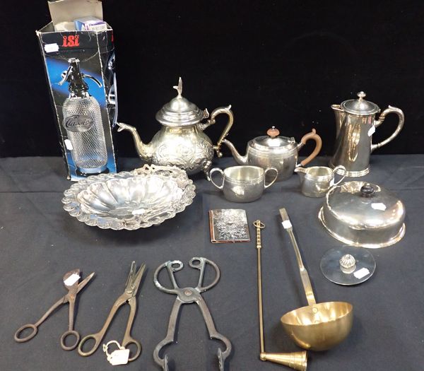 AN 18th CENTURY STYLE TEA SERVICE