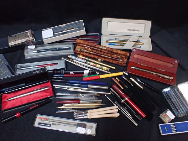 A COLLECTION OF PARKER PENS