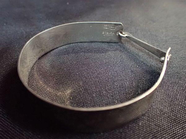 AN ETRIER SILVER BRACELET