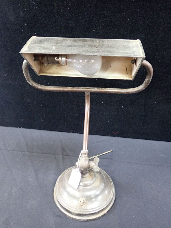 A VINTAGE BRONZED METAL DESK LAMP