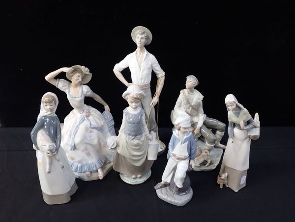 A GROUP OF LLADRO FIGURINES