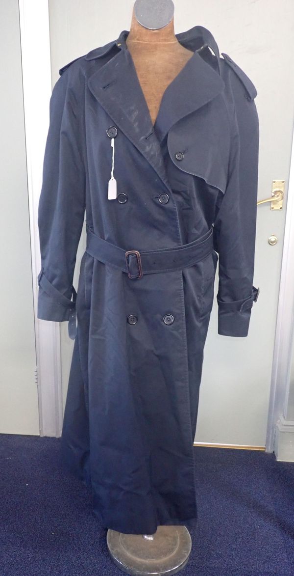 A VINTAGE LADIES BURBERRY TRENCH COAT