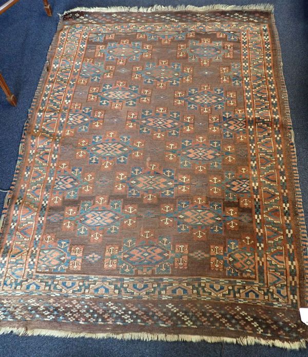 AN ANTIQUE TURKMEN RUG