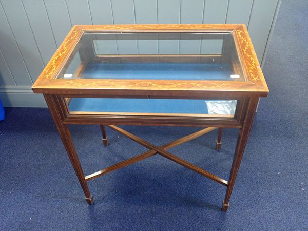 AN EDWARDIAN MAHOGANY BIJOUTERIE CABINET