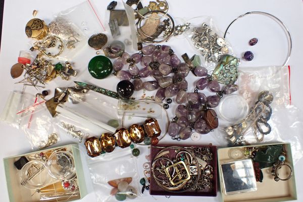 A COLLECTION OF JEWELLERY FINDINGS