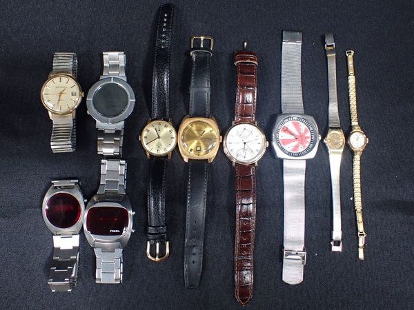 A COLLECTION OF LADIES AND GENTLEMEN'S WATCHES