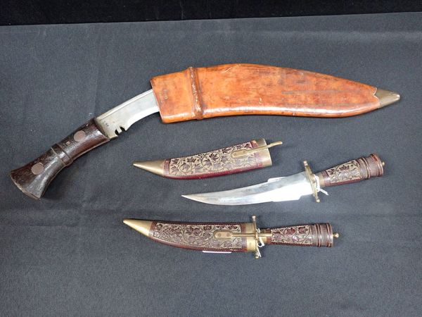 A KUKRI, POSSIBLY NEPALESE, IN LEATHER SCABBARD