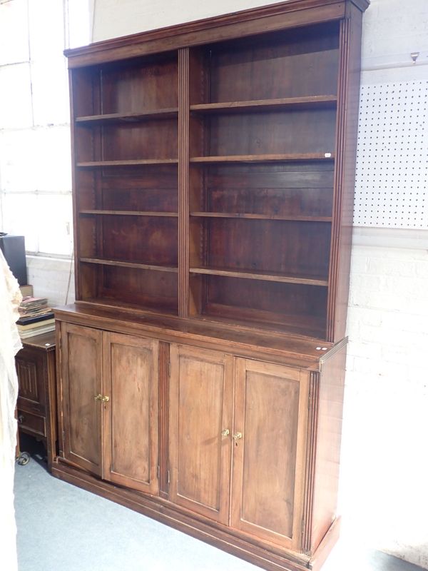 AN EARLY 19TH CENTURY MAHOGANY LIBRARY BOOKCASE