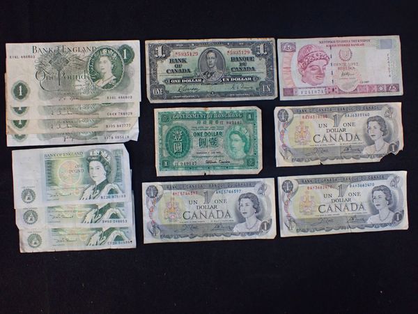 A COLLECTION OF BANKNOTES