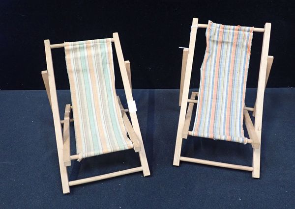 A PAIR OF TOY MINIATURE DECKCHAIRS