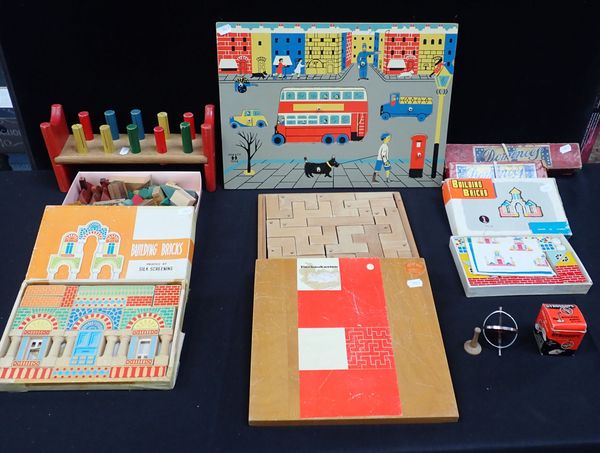 CHILDREN'S BUILDING BRICK SETS