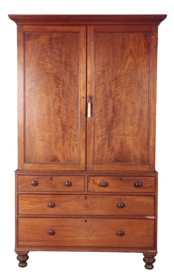 A GEORGE IV MAHOGANY LINEN PRESS BY GILLINGTONS, DUBLIN