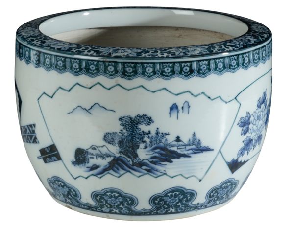 A CHINESE PORCELAIN BLUE AND WHITE JARDINIERE