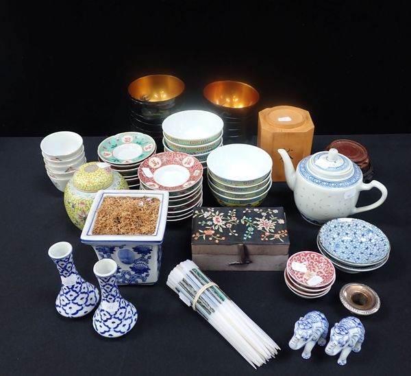 A COLLECTION OF CHINESE PORCELAIN RICE BOWLS