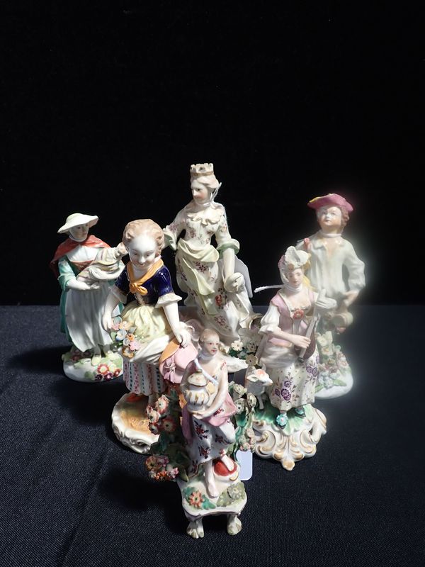 AN 18TH CENTURY DERBY PORCELAIN FIGURE