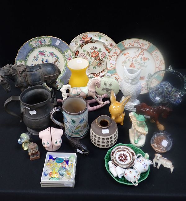 A COLLECTION OF DECORATIVE CERAMICS