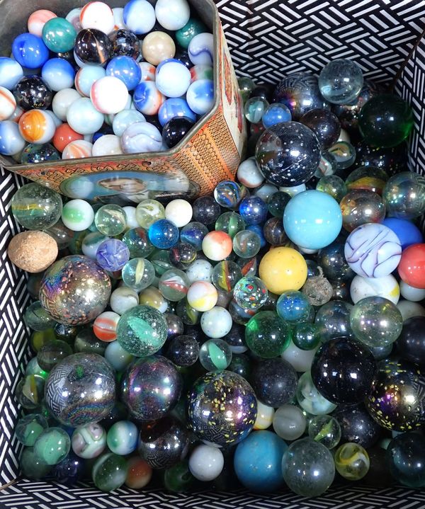 A QUANTITY OF GLASS MARBLES