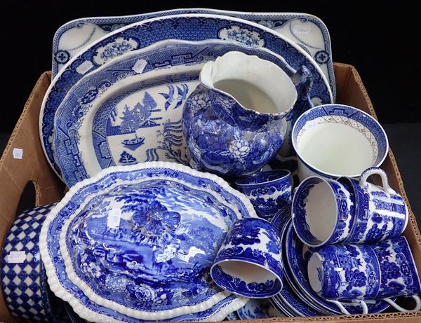 A QUANTITY OF BLUE AND WHITE CERAMICS