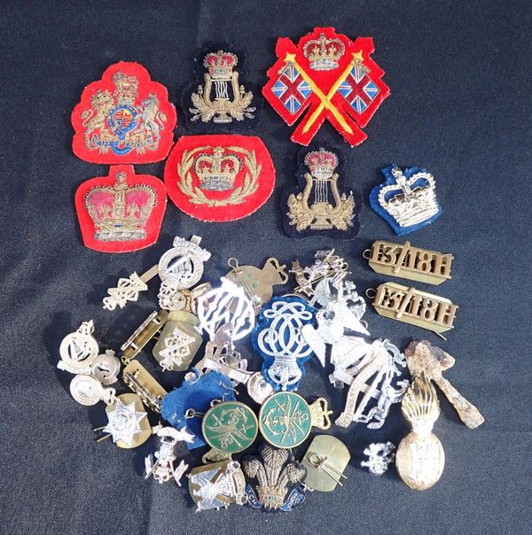 A COLLECTION OF MILITARY BADGES