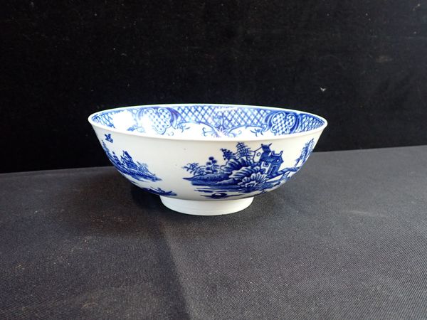 A CAUGHLEY BLUE AND WHITE BOWL