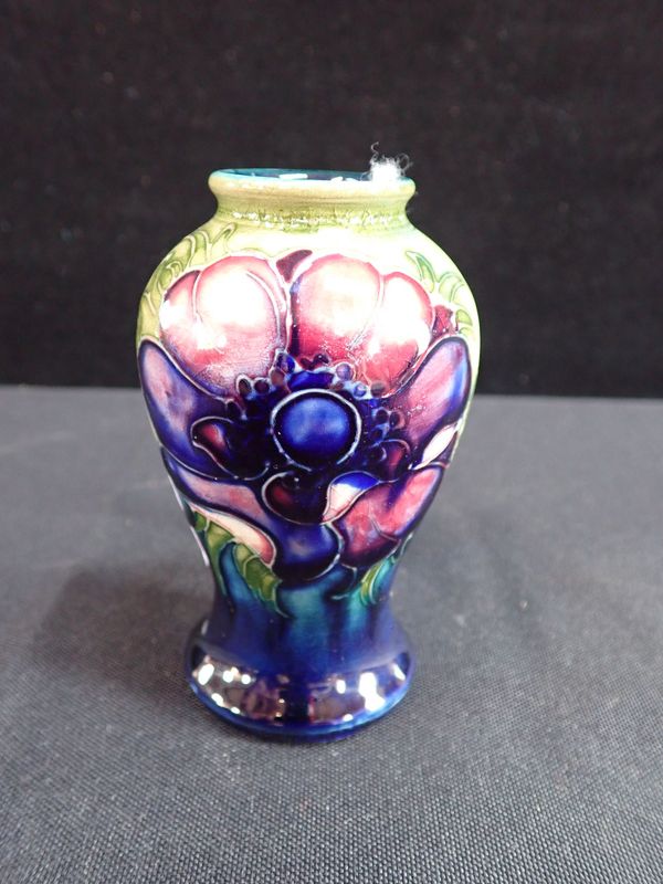 MOORCROFT: AN ANEMONE DECORATED SMALL BALUSTER VASE