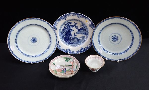 AN 18TH CENTURY CHINESE BLUE AND WHITE PORCELAIN DISH